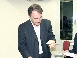 androulidakhs_9-10-2012