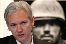 Assange_honoured_16-12-2010